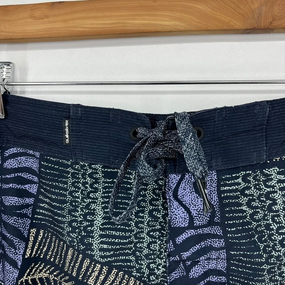 Quiksilver SurfSilk Mens 36 Boardshorts Blue Tribal Leaf Print Hawaii‎